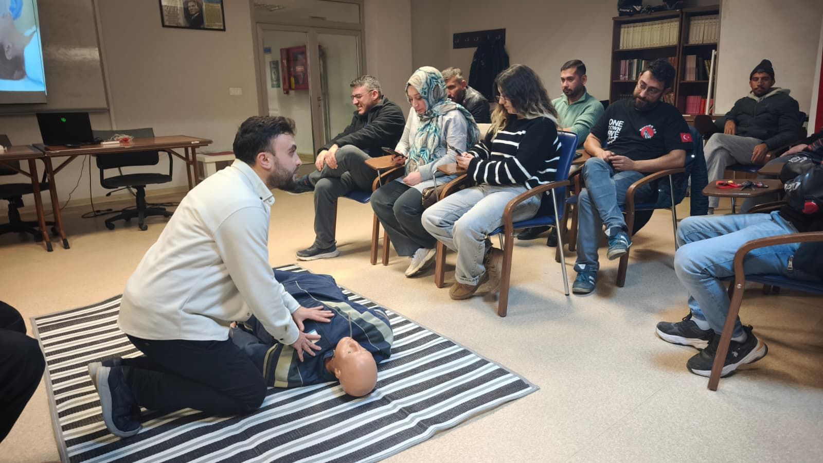 Kütahya’da motosiklet tutkunlarına ilk yardım anlatıldı