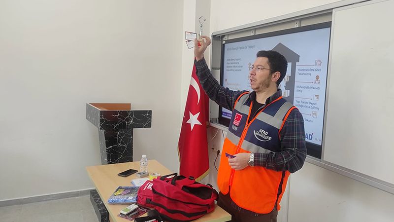 Kütahya'da Öğrencilere Deprem Tatbikatı Yaptırıldı (1)