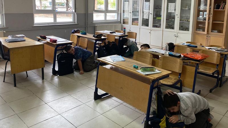 Kütahya'da Öğrencilere Deprem Tatbikatı Yaptırıldı (4)
