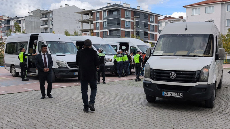 Kütahya’da Okul Servislerine Sıkı Denetimler Sürüyor (4)