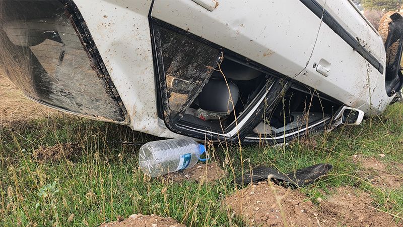 Kütahya’da Otomobil Şarampole Devrildi, Sürücü Ve Eşi Yaralı (5)