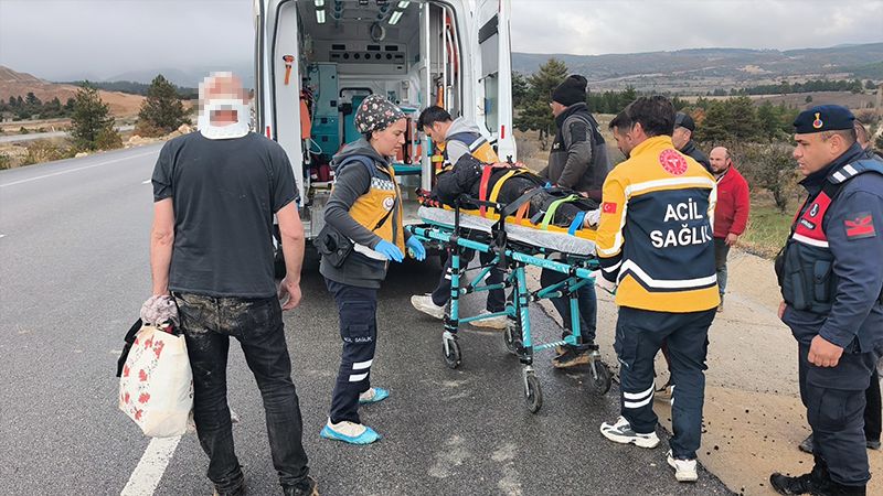 Kütahya’da Otomobil Şarampole Devrildi, Sürücü Ve Eşi Yaralı (6)