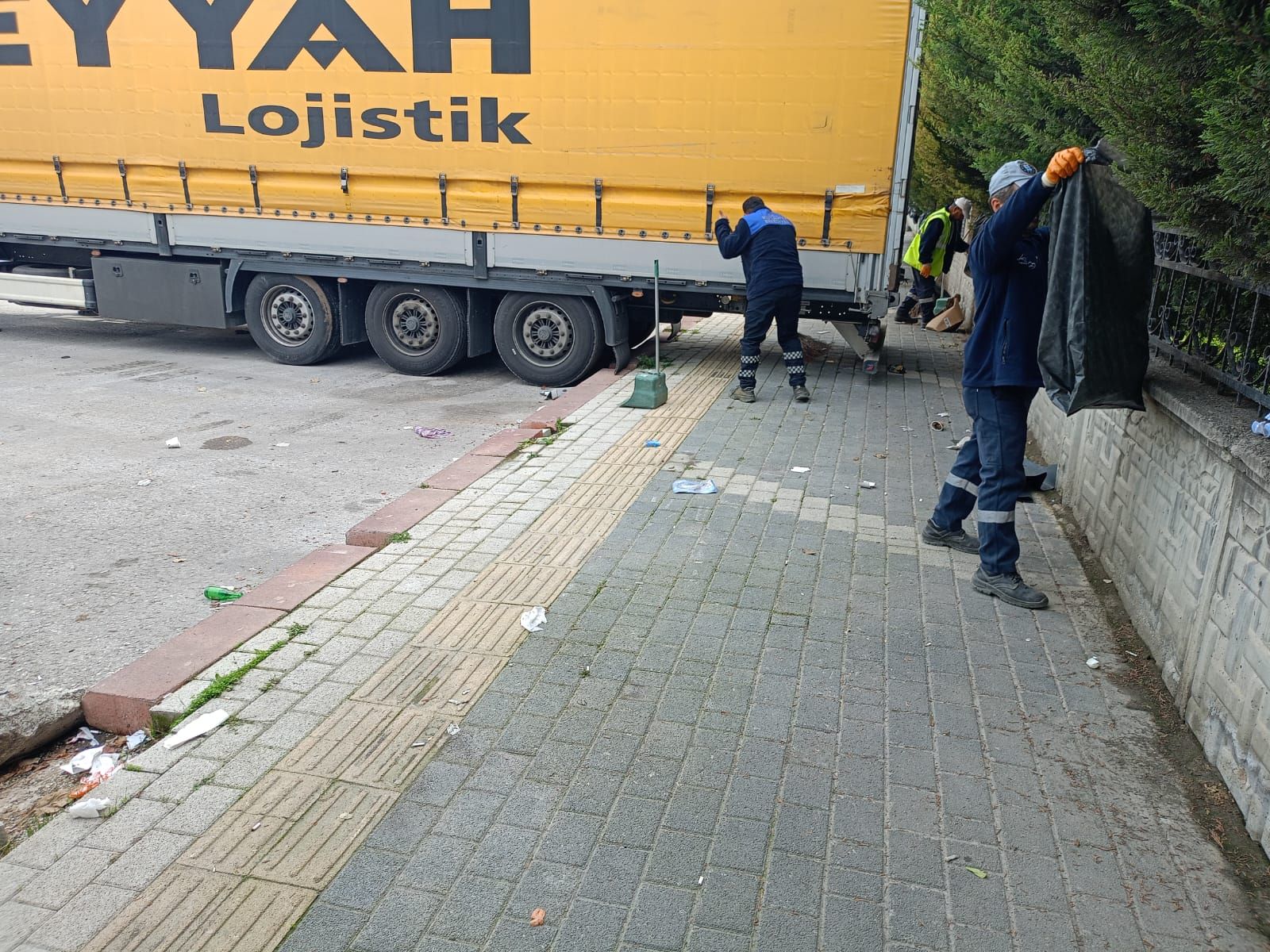 Kütahya’da Tır Parkında Temizlik Çalışması Yapıldı (3)