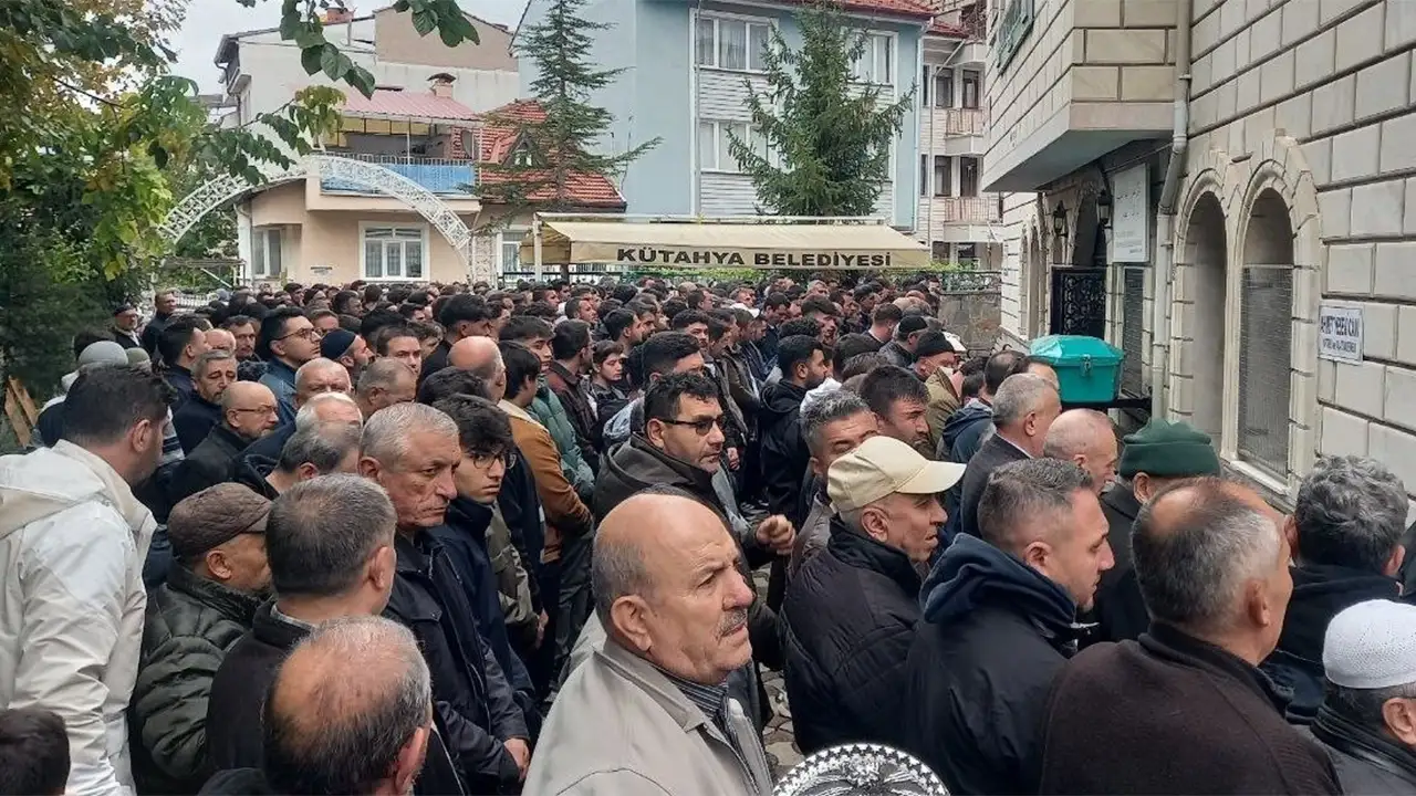 Kütahya'da Trenin Çarpması Sonucu Ölen Gencin Cenazesi Defnedildi3