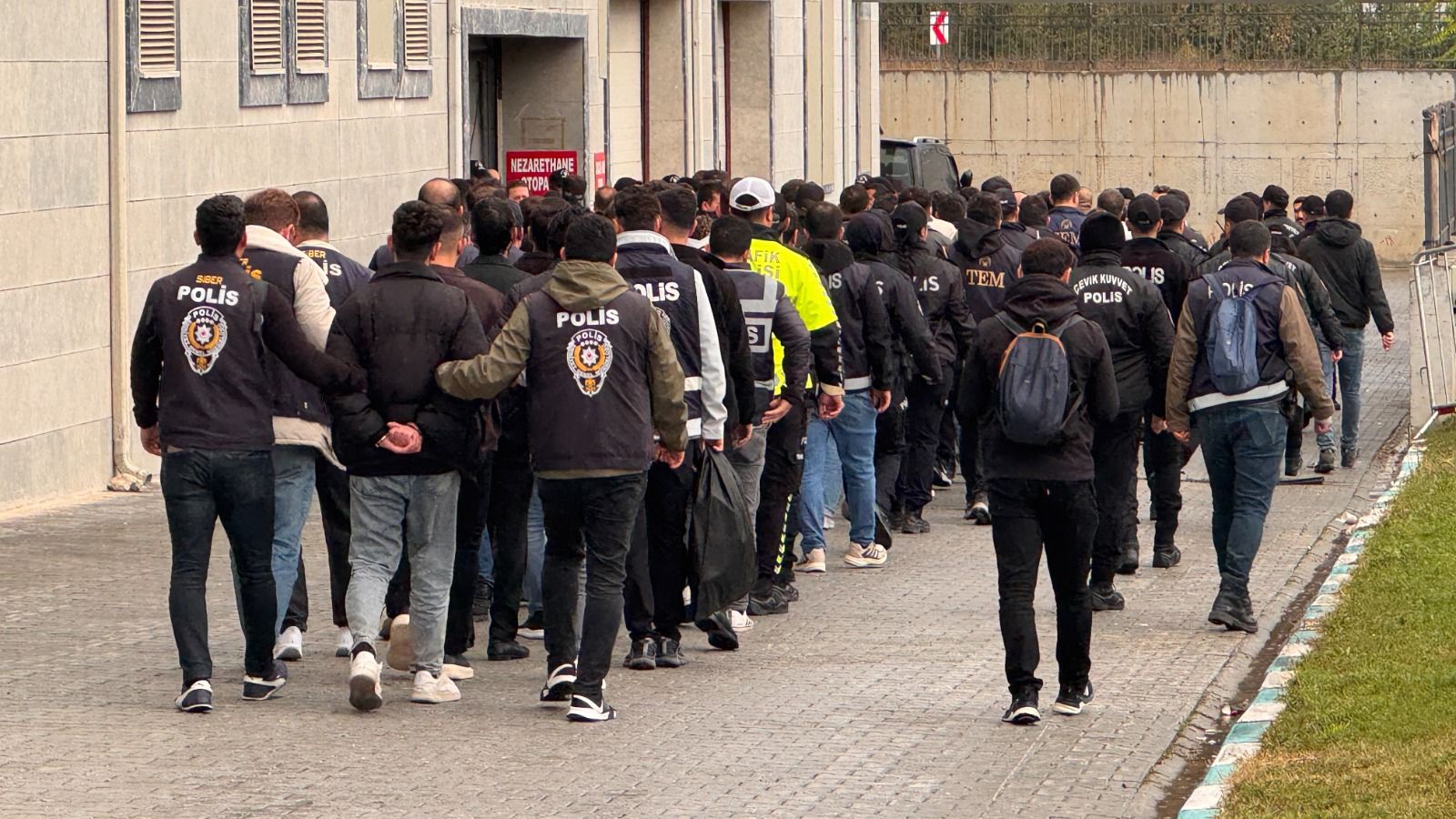 Kütahya'da Yasa Dışı Bahis Şüphelileri Adliyede (1)-1