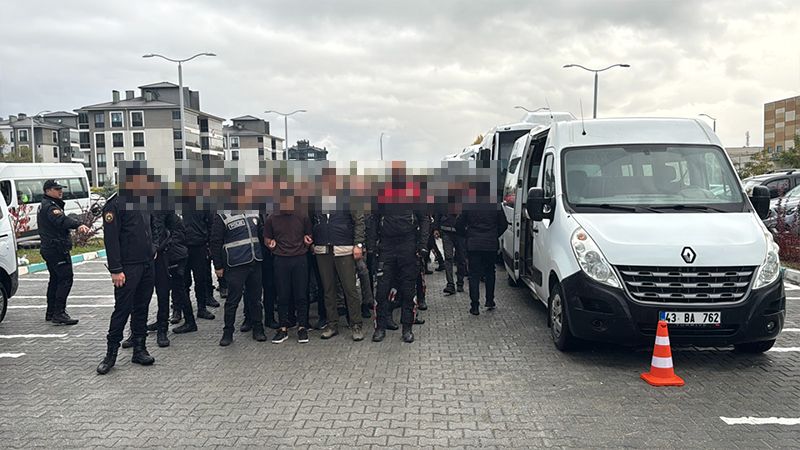 Kütahya'da Yasa Dışı Bahis Şüphelileri Adliyede (2)-1