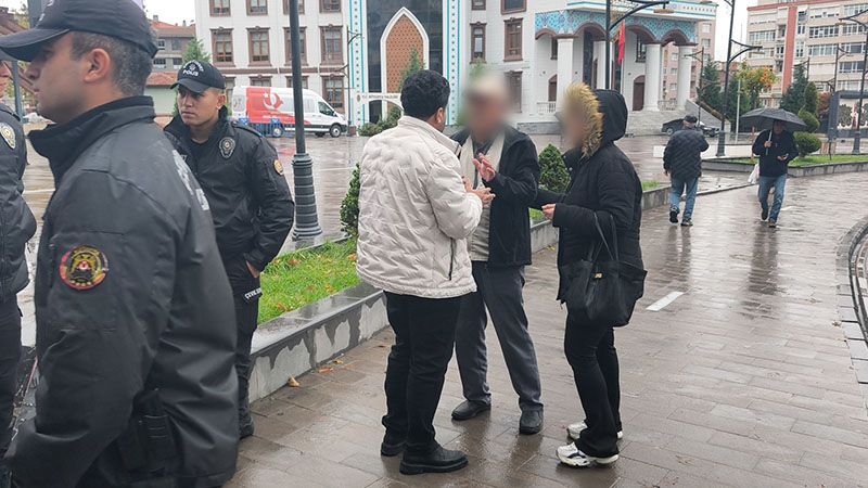 Kütahya’da Yaşlı Adam Dolandırılmaktan Son Anda Kurtuldu (1)-1