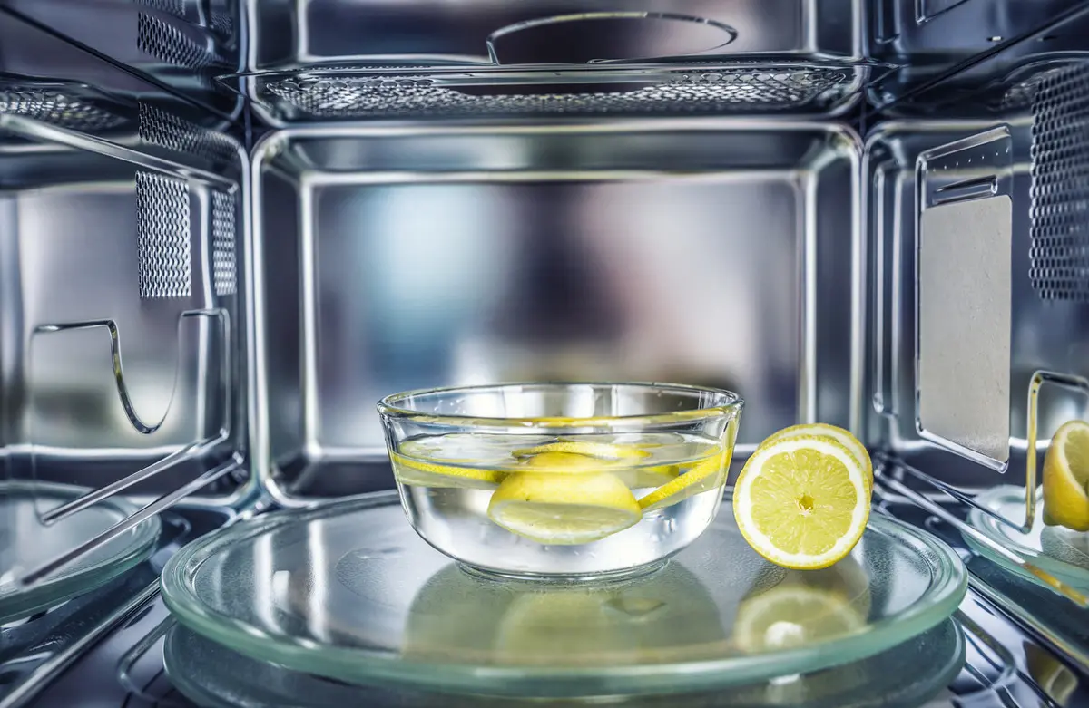 Mikrodalga Fırına Limonlu Su Koymak Bakın Ne Işe Yarıyor (1)
