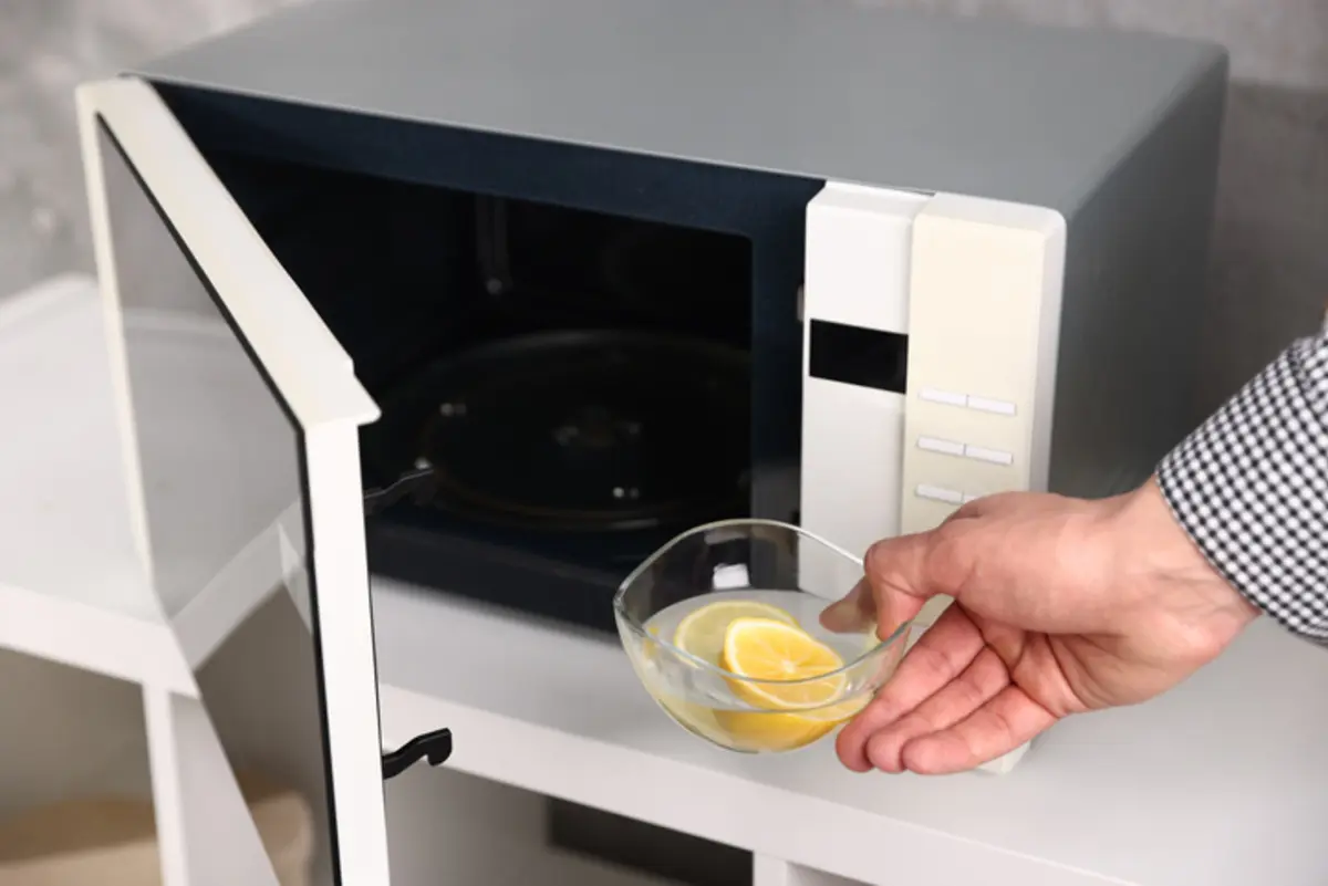 Mikrodalga Fırına Limonlu Su Koymak Bakın Ne Işe Yarıyor (3)