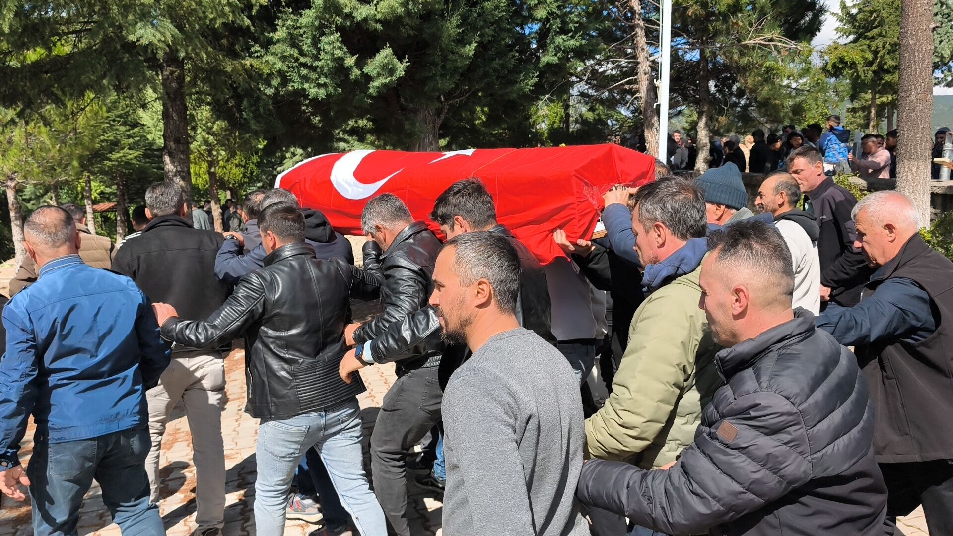 Soma’da Göçükte Ölen Kütahyalı Madenci Son Yolculuğuna Uğurlandı (1)
