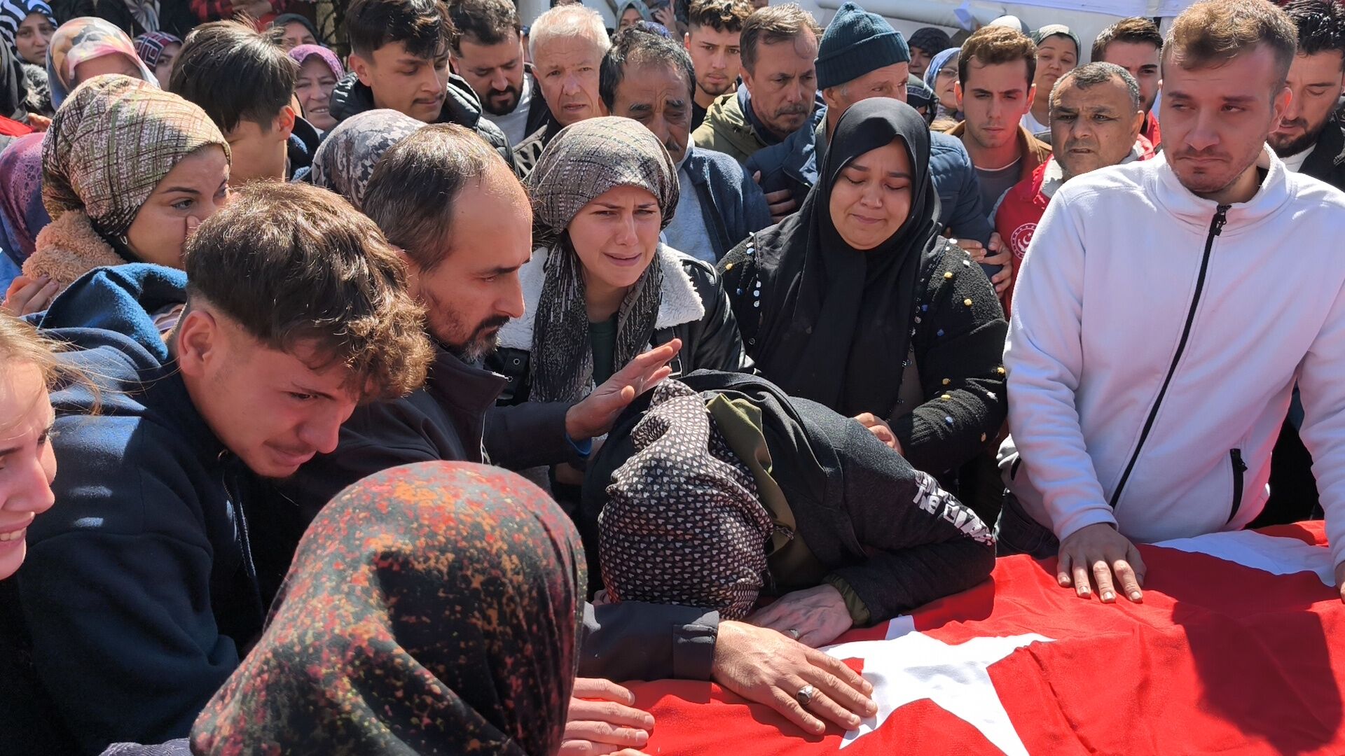 Soma’da Göçükte Ölen Kütahyalı Madenci Son Yolculuğuna Uğurlandı (2)