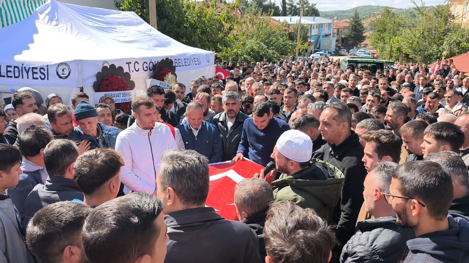Soma’da Göçükte Ölen Kütahyalı Madenci Son Yolculuğuna Uğurlandı (3)