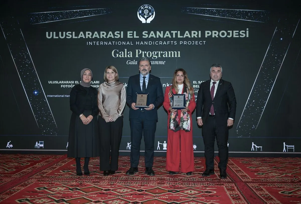 Uluslararası El Sanatları Yarışmasında Ödüller Verildi (1)