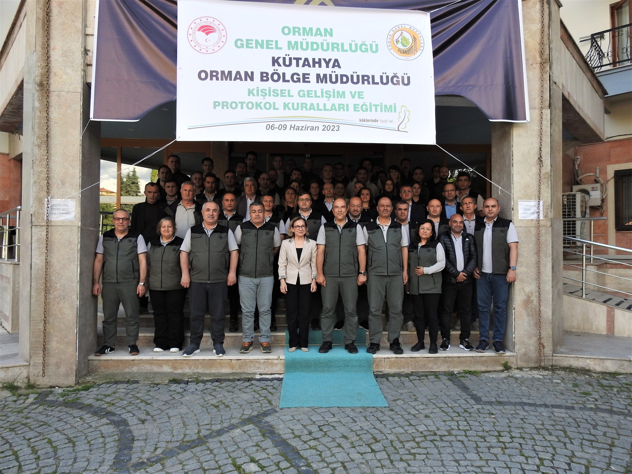 Kütahya’da orman müdürlüğü görevlilerine kişisel eğitim ve protokol kuralları eğitimi gerçekleştirildi. 