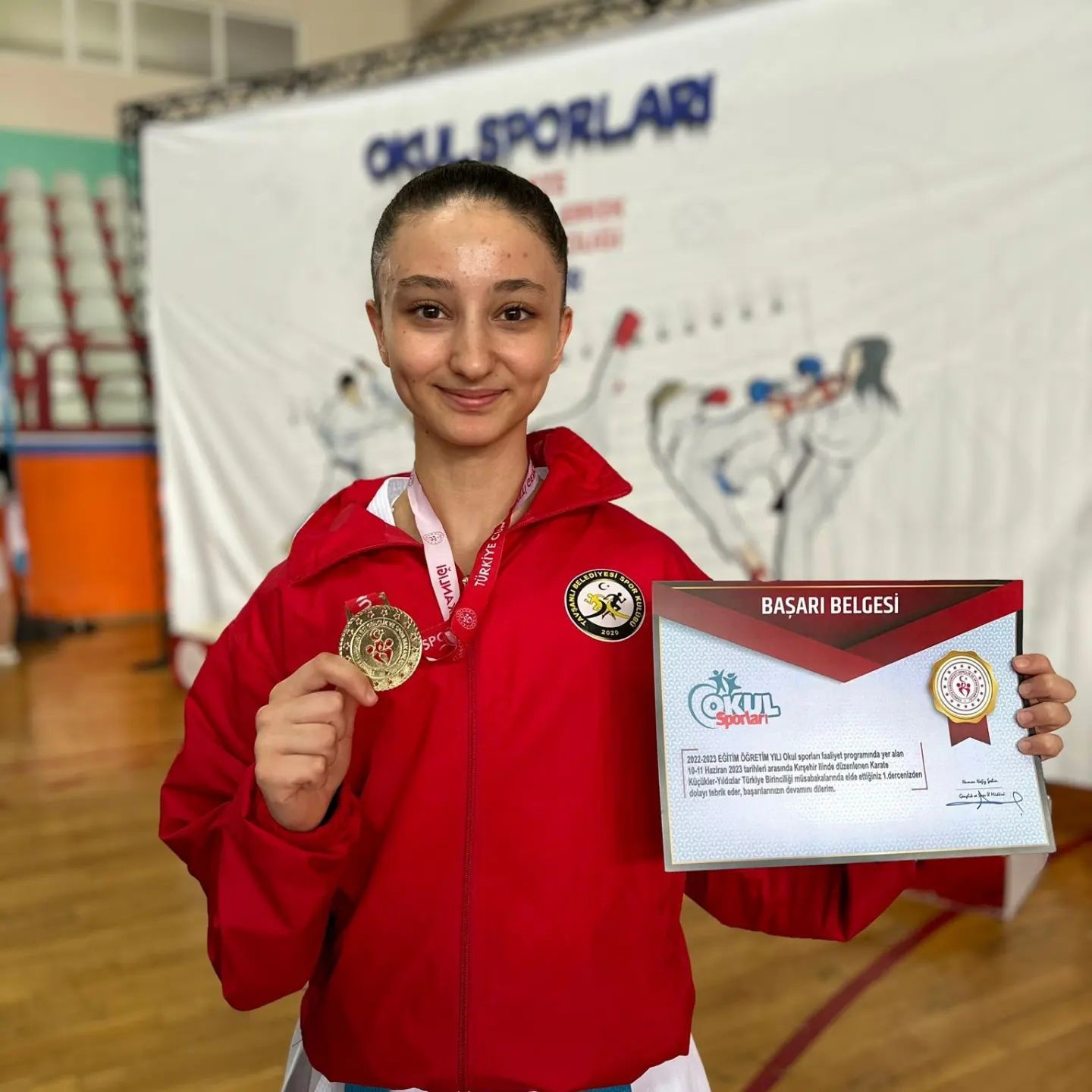 Kütahyalı genç karate sporcuları Türkiye finallerinde kendi kategorilerinde Türkiye birinciliği, ikinciliği ve üçüncülüğü derecelerini kazandı.