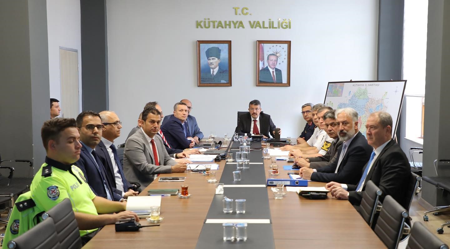 Kütahya’da güvenlik ve asayiş değerlendirme toplantısı düzenlendi. Vali Ali Çelik başkanlığındaki toplantıda birçok konu değerlendirildi, ilave tedbirler görüşüldü.