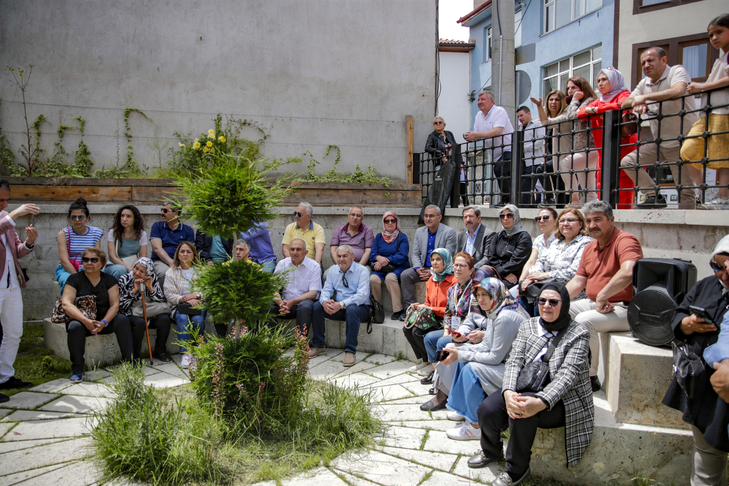 Türkiye Sağlıklı Kentler Birliği’nin üye belediye başkanları, meclis üyeleri ve üye belediye koordinatörleri Kütahya turu yaptı.