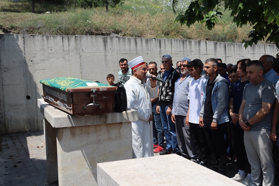 Afyonkarahisar'daki heyelanda ölen kişi, Denizli'de son yolculuğuna uğurlandı