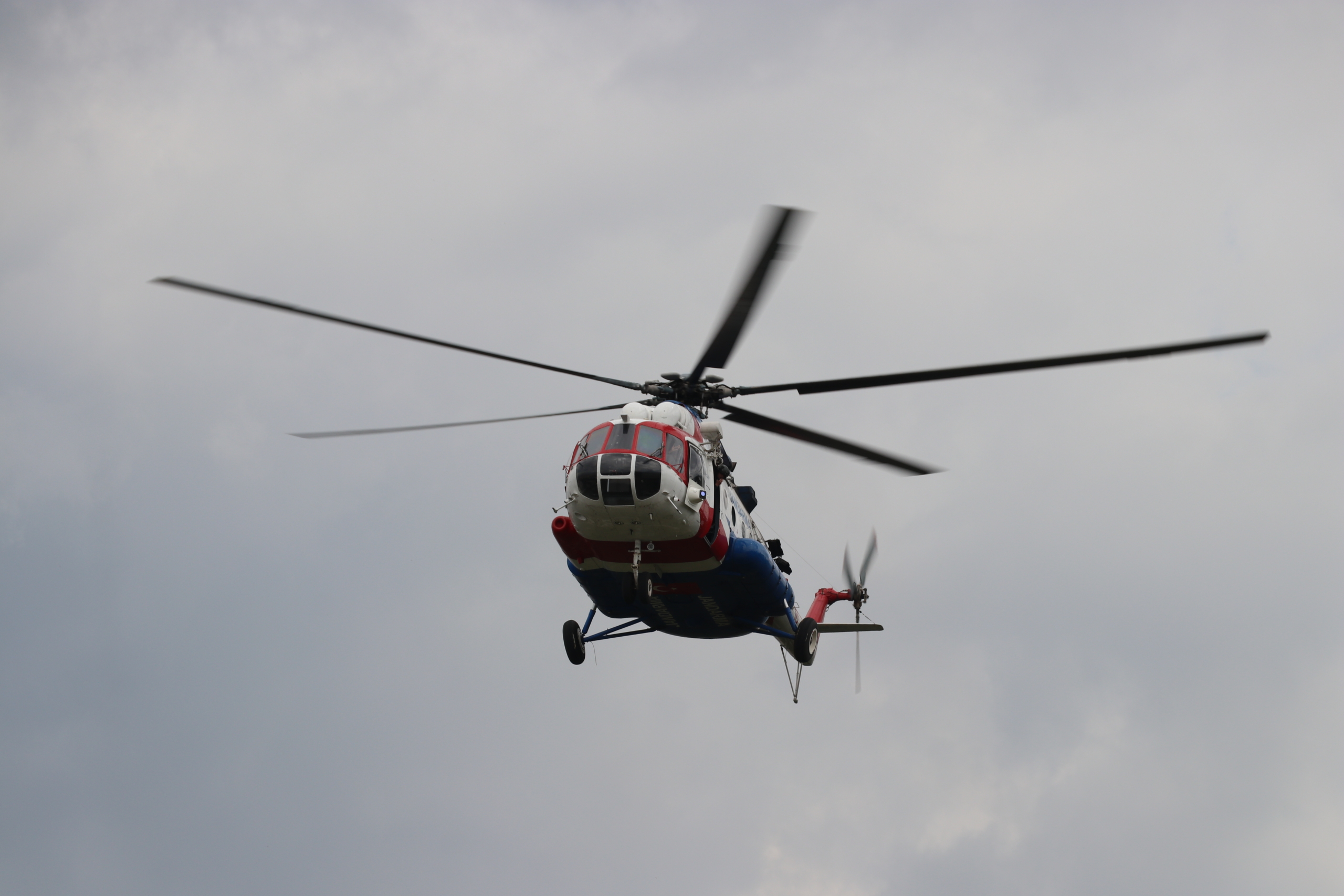 Denizli'de jandarma ve polis ekiplerinden helikopter destekli trafik denetimi