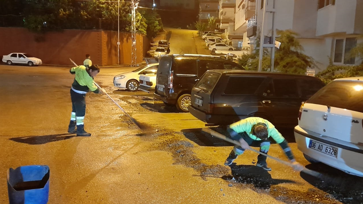 Keçiören’de selin izleri temizleniyor