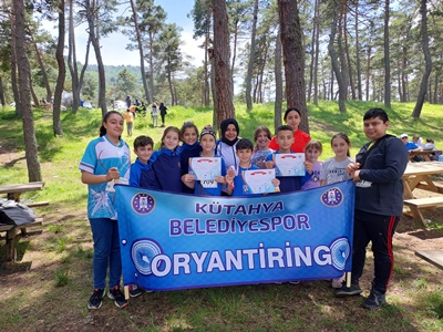 U14 ve altı Türkiye Oryantiring Şampiyonasında Erkek 9-10 yaş B kategorisinde Kütahya Belediyespor Kulübümü sporcuları takım olarak Türkiye üçüncüsü oldu.