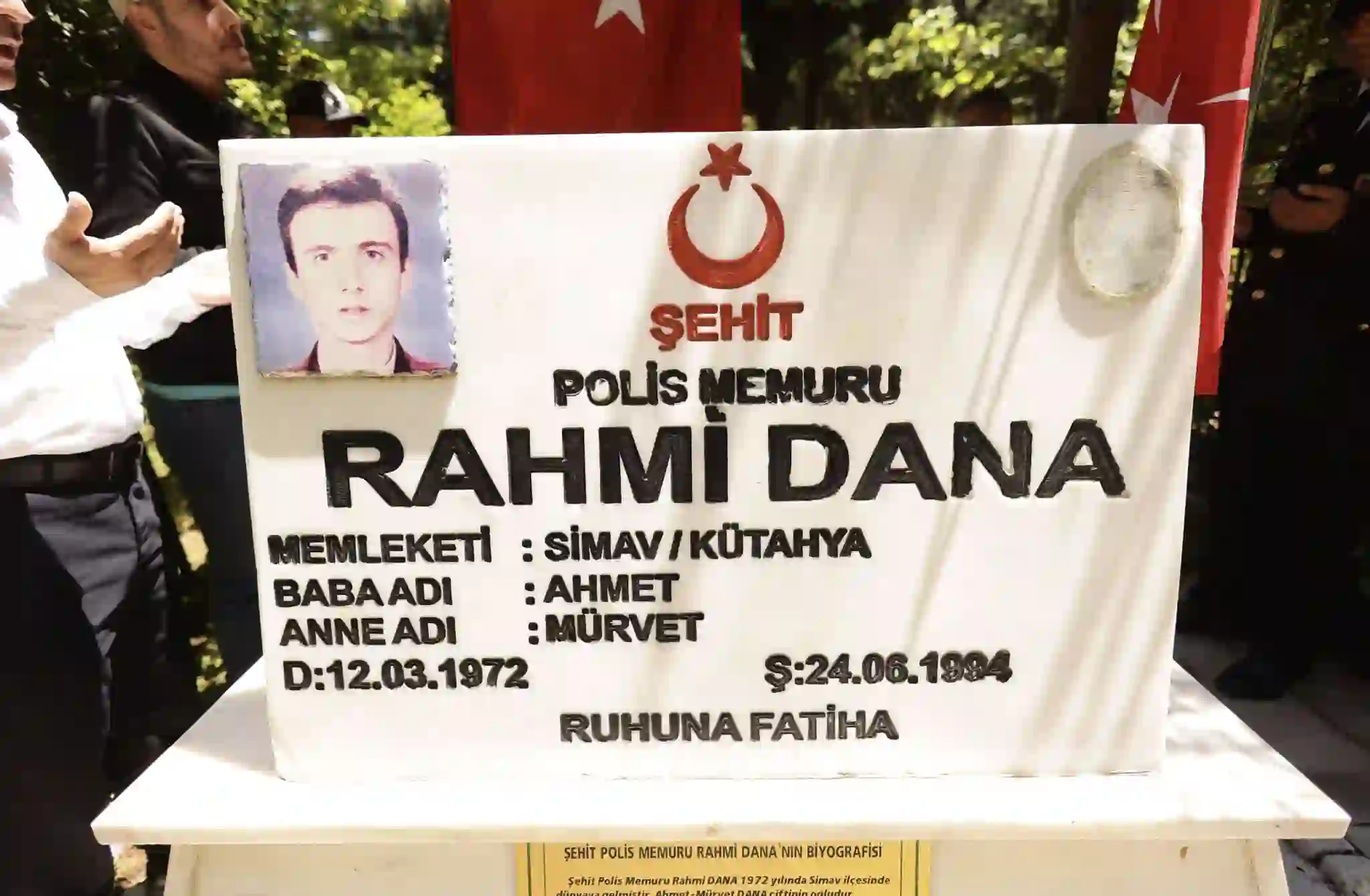 Simav Belediye Başkanı Fatih Kalay şehit Polis Memuru Rahmi Dana’nın ölüm yıldönümünde ailesini ziyaret etti.