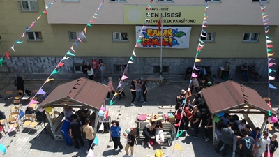 Gediz Fen Lisesi FenEri Kulübü öncülüğünde 8. Geleneksel Bahar Şenliği düzenlendi.