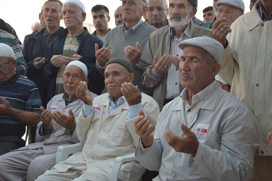 Manisa'da 63 hacı adayı mübarek topraklara uğurlandı