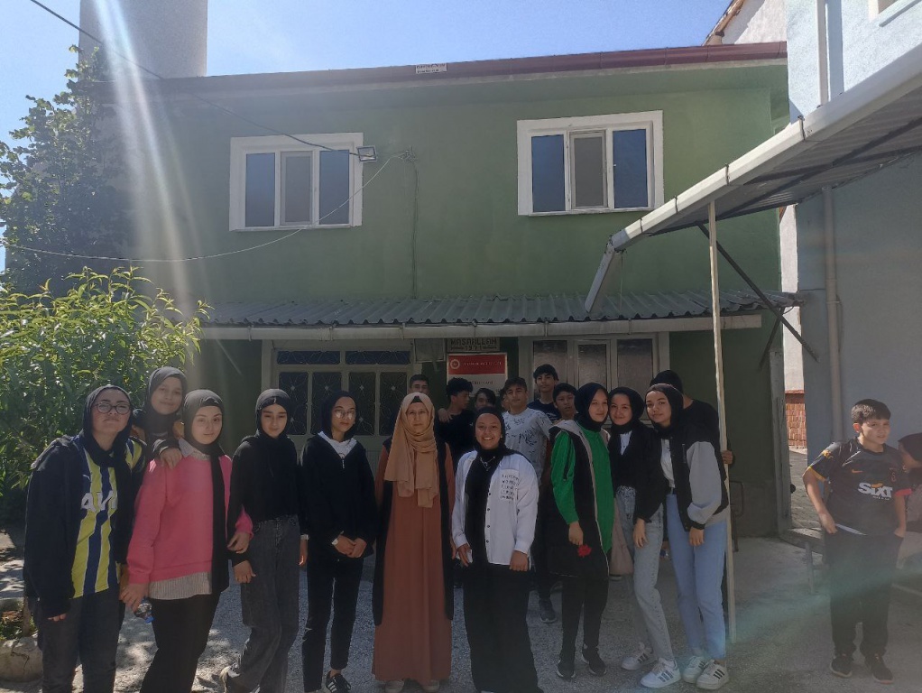 Hisarcık Seydi Resul İmam Hatip Ortaokulunda kız öğrencilere camiiler tanıtıldı.