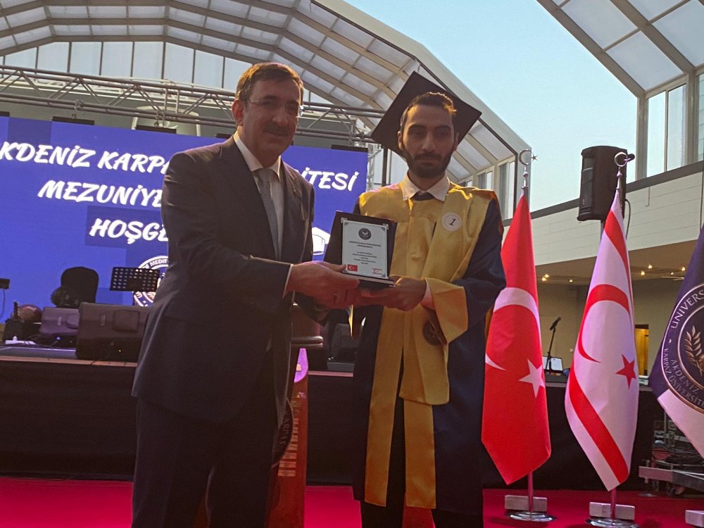 Cumhurbaşkanı Yardımcısı Yılmaz, KKTC Akdeniz Karpaz Üniversitesi mezuniyet törenine katıldı