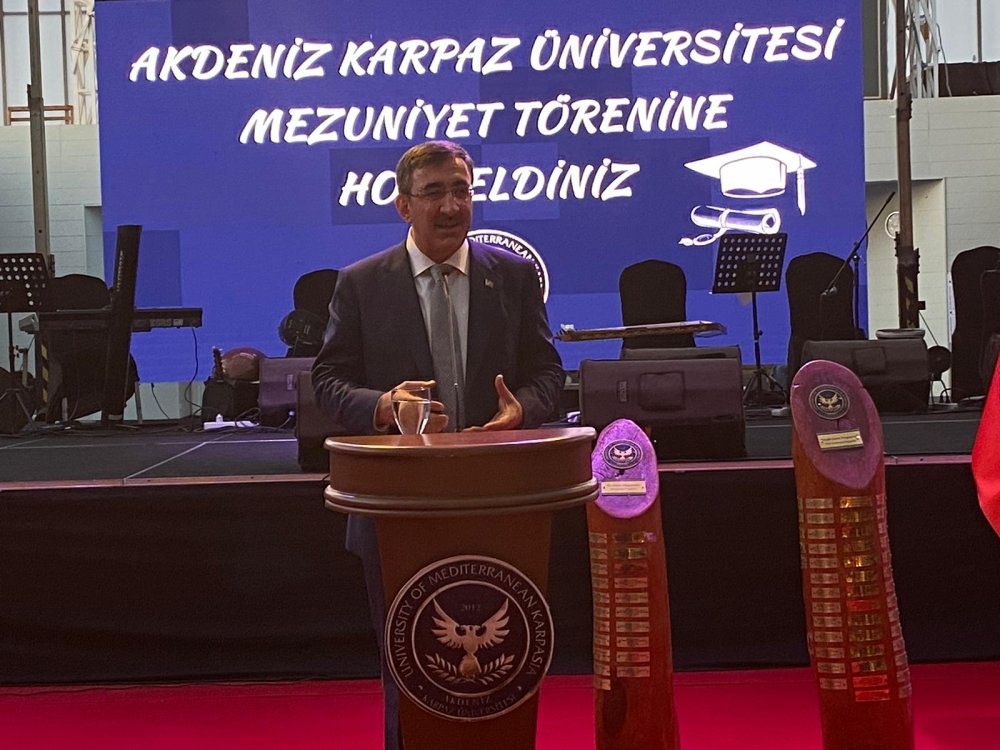 Cumhurbaşkanı Yardımcısı Yılmaz, KKTC Akdeniz Karpaz Üniversitesi mezuniyet törenine katıldı