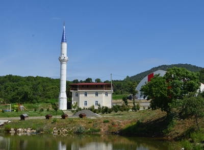 Simav ilçesine bağlı Kuşu Beldesinde bulunan Göl Sefası Sosyal Tesisleri son hazırlıklarını tamamlayarak konukları beklemeye başladı.