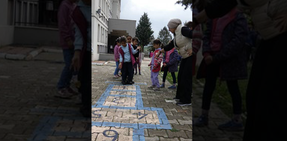 Hisarcık Seydi Resul İmam Hatip Ortaokulunda ilçede bulunan öğrencilere geleneksel oyunlar tanıtıldı.