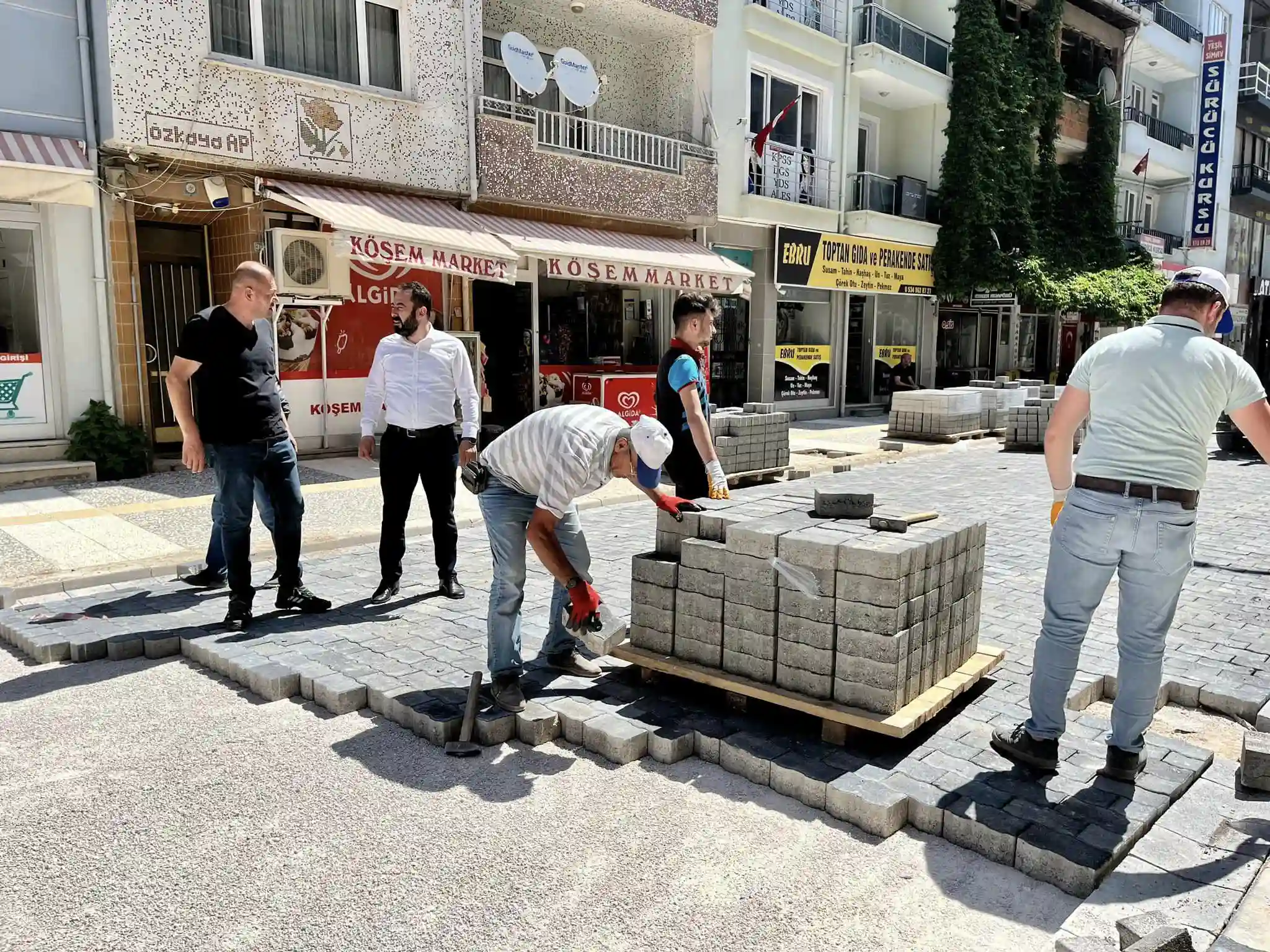 Simav ilçesinde çevre düzenlemeleri son hızıyla devam ediyor.  