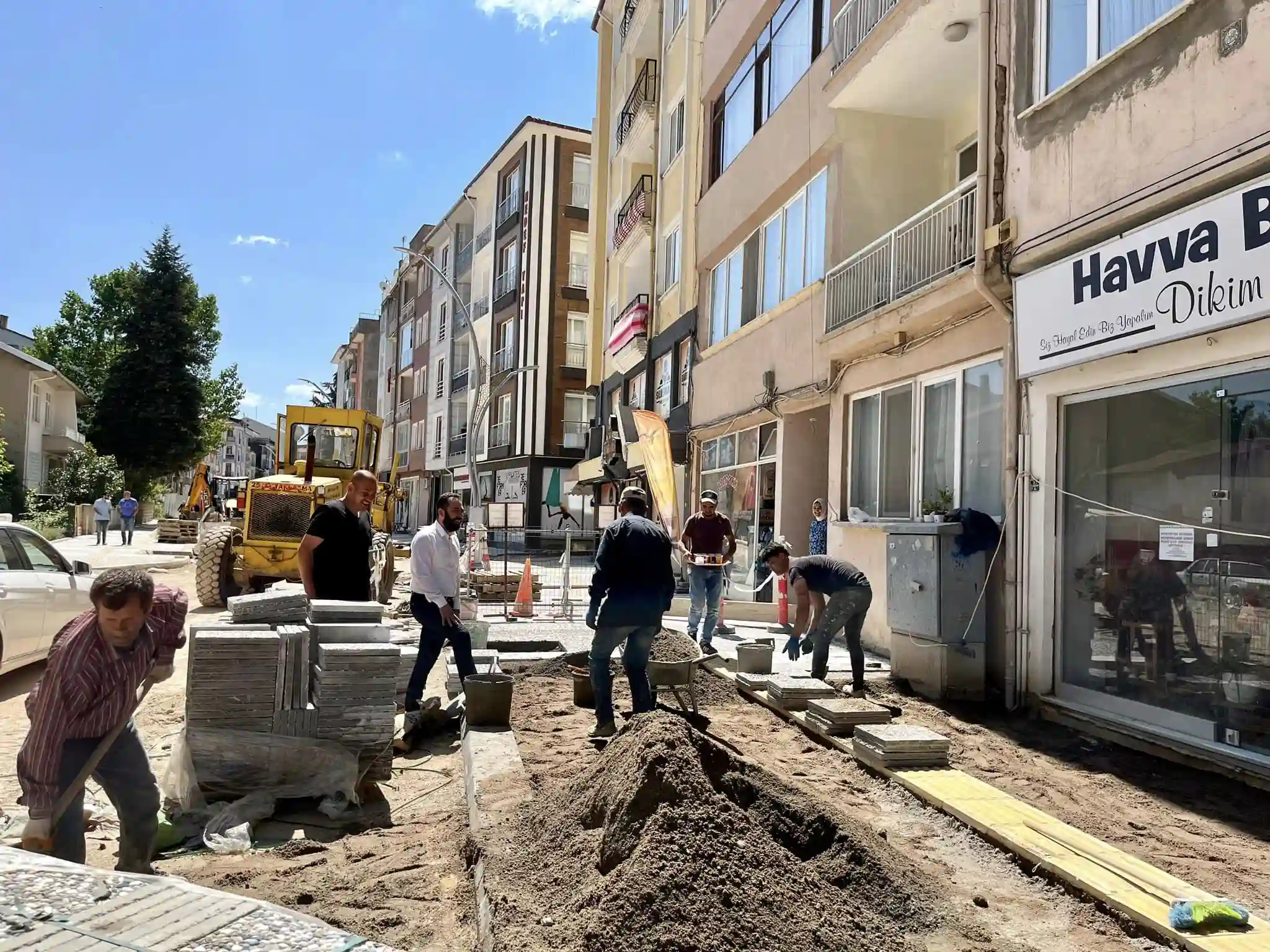 Simav ilçesinde çevre düzenlemeleri son hızıyla devam ediyor.  