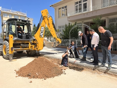 Simav ilçesinde çevre düzenlemeleri son hızıyla devam ediyor.  