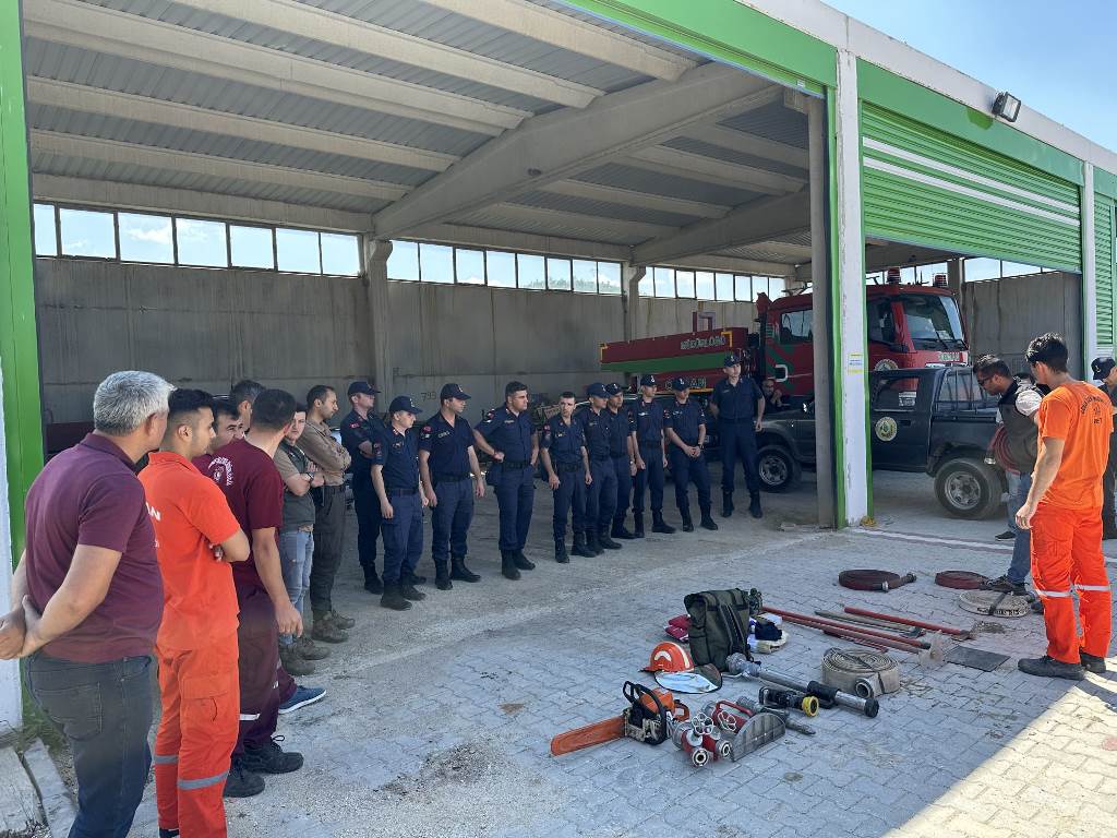  Kütahya Orman Bölge Müdürlüğü; orman yangınları ile mücadele eğitimlerini her yıl düzenli olarak yaparken, askeri birliklere de eğitimler vermeyi sürdürüyor.