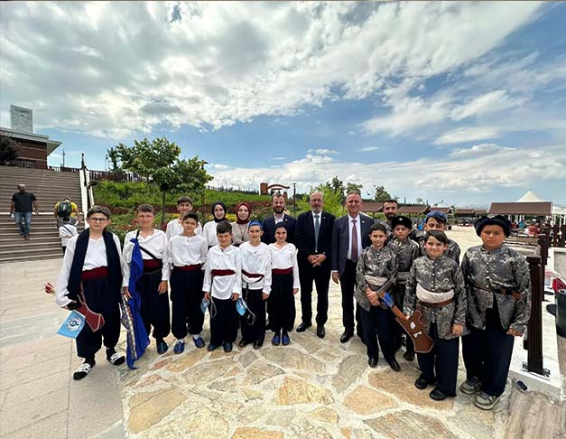 Ankara’da bir dizi ziyaret ve temaslarda bulunan AK Parti Kütahya heyeti, Minikler Açık Hava Puta Türkiye Şampiyonasında mücadele edecek sporcularla buluştu.