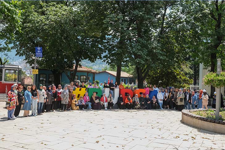 Kütahya Belediyesi Evliya Çelebi’nin Torunları Geziyor kültür turları kapsamında kadınlar Bursa’yı gezdi.