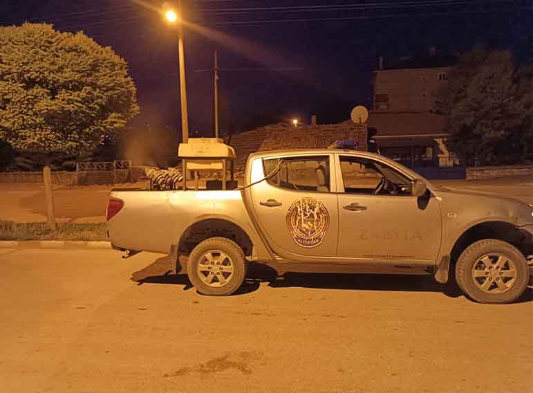 Altıntaş’ta yaz aylarının gelmesi nedeniyle belediye ekipleri tarafından her akşam haşerelere karşı ilaçlamalar devam ediyor.