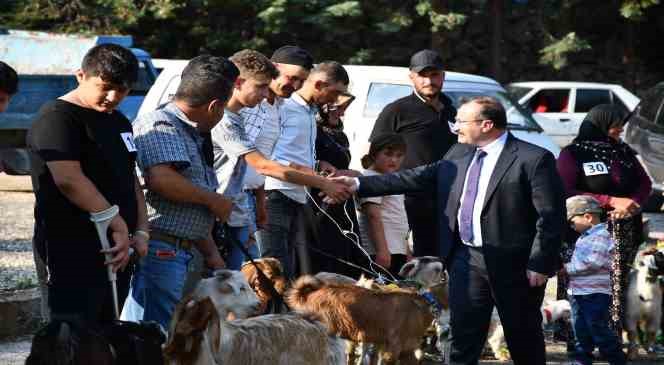 Emet de çKeçi belediyeden, süt köylüden, peynir kooperatiftenç projesi