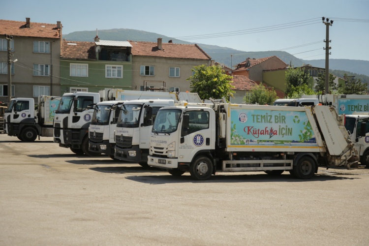 Kütahya'da çöp konteynerleri ilaçlanıyor