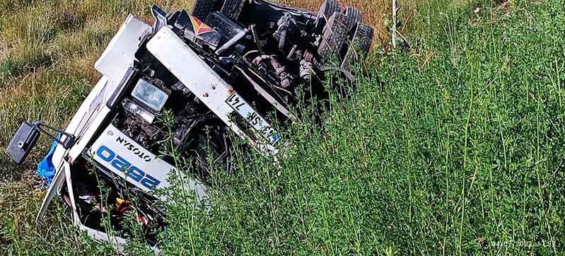 Kütahya'nın Çavdarhisar ilçesinde, kamyonun devrilmesi sonucu meydana gelen trafik kazasında sürücü yaralandı.