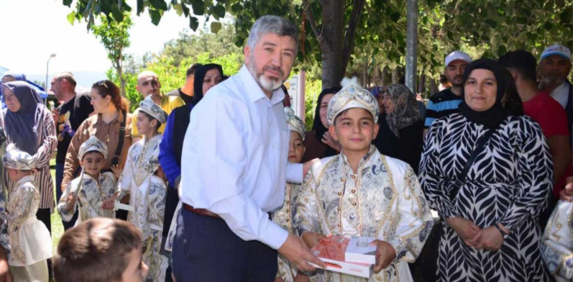 Gediz Tarhana Festivali'nde toplu sünnet töreni şöleni yapıldı