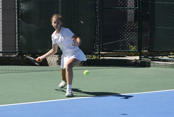 Demirci Akıncıları Büyükler Tenis Yaz Kupası müsabakaları başladı