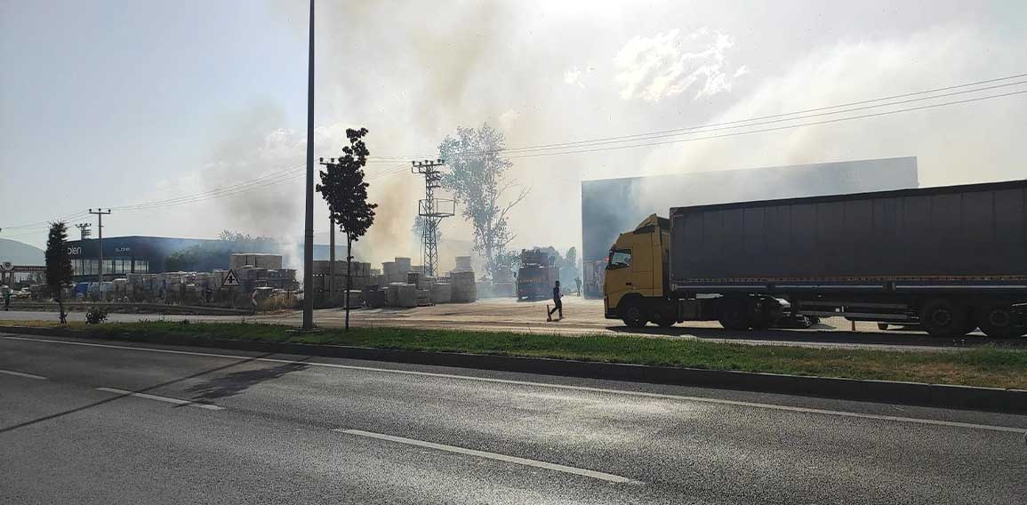 Kütahya'da anız yangını fabrikaya sıçradı