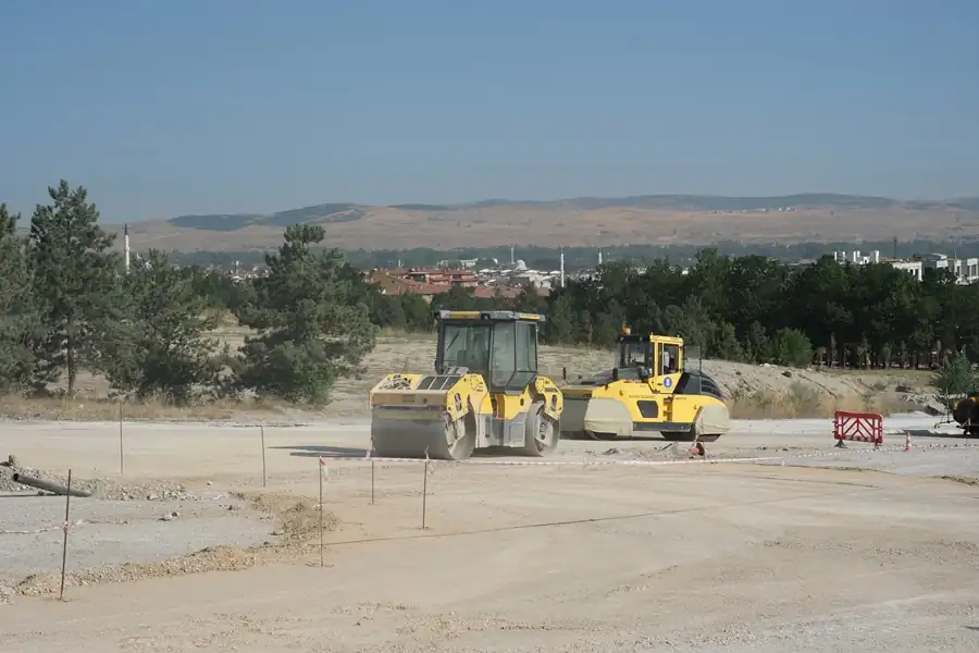 Kütahya Ali Candan Caddesi’nde asfalt mesaisi