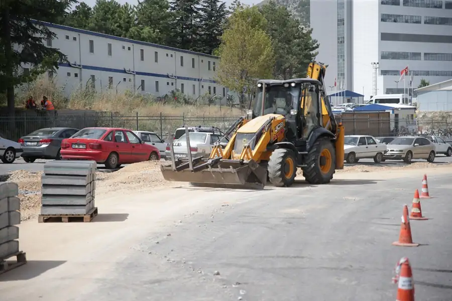 Kütahya Şehir Hastanesi bölgesinde kaldırım mesaisi