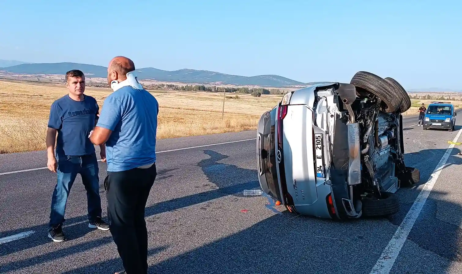 Kütahya'da otomobil devrildi, yaralılar var