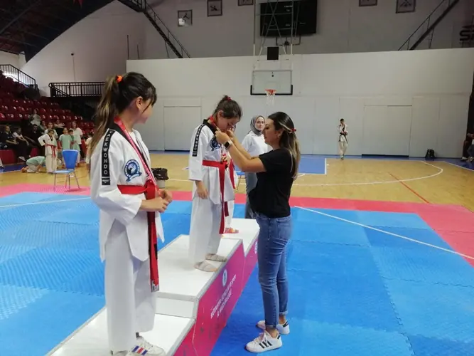 Kütahyalı minik taekwondocular yarıştı